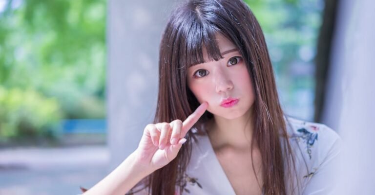 Why Natural Makeup Is Better For Your Skin